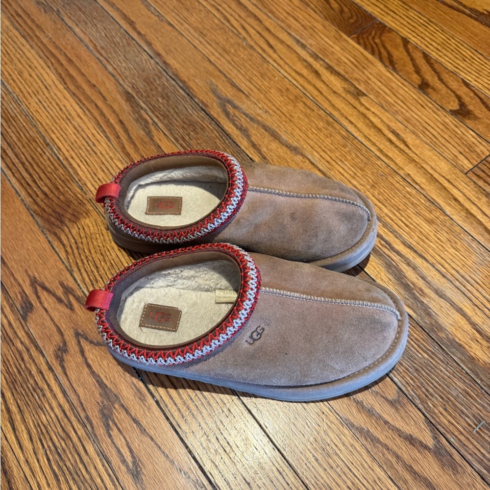 UGG Tasman Tan and Red Slippers size 5